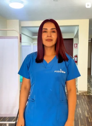 Profesional de PodoBlue durante una atención